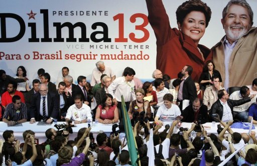 Dilma Rousseff, la dauphine du president Lula, s'est engagee vendredi a ne pas legaliser l'avortement, un geste en direction des electeurs chretiens devenus une des cles du second tour de l'election presidentielle au Bresil.