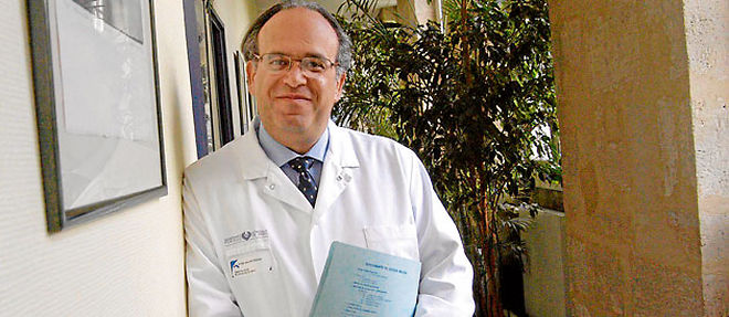 David Khayat est chef du service de cancerologie a la l'hopital de la Pitie-Salpetriere, a Paris (C) Sipa