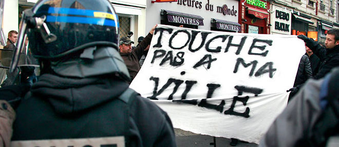 Environ 150 jeunes gens consideres par la police comme des militants "identitaires" ont affronte, vendredi, la police dans le centre de Lyon (C) Photopqr/Le Progres
