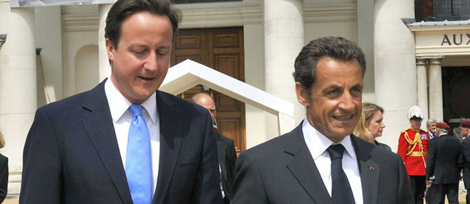 David Cameron et Nicolas Sarkozy (ici en juin 2010, a Londres) doivent signer deux traites de cooperation militaire (C) Sipa