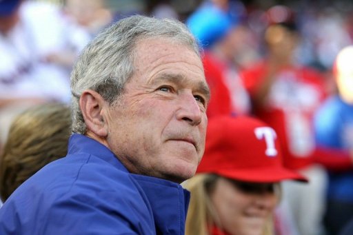 George W. Bush, pratiquement silencieux depuis qu'il a quitte la Maison Blanche, fait son retour sur le devant de la scene avec la publication mardi de ses memoires, dans lesquels il justifie sa "guerre au terrorisme" et, avec un bemol, l'invasion de l'Irak.
