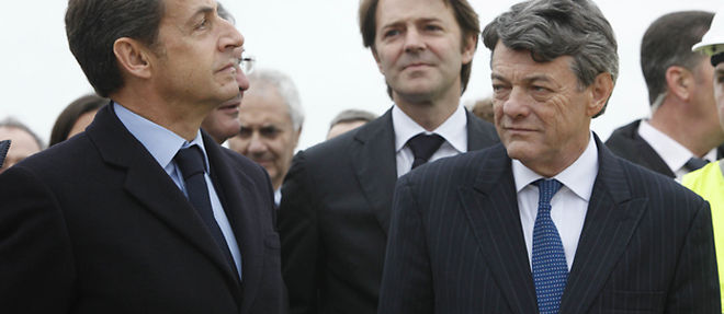 Malgre l'insistance de Nicolas Sarkozy, Jean-Louis Borloo a refuse dimanche de faire partie du nouveau gouvernement de Francois Fillon (C) Sipa