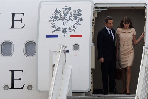 Le president francais Nicolas Sarkozy a entame samedi a Bangalore une visite de travail de quatre jours en Inde, dans l'espoir de signer avec "cette puissance incontournable" des "projets d'accord", surtout dans les domaines du nucleaire civil et de la defense.