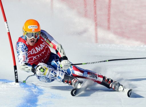L'Americain Ted Ligety a signe le meilleur temps de la premiere manche du slalom geant de Val d'Isere, comptant pour la Coupe du monde de ski alpin, avec 26/100e d'avance sur le Norvegien Aksel Lund Svindal.