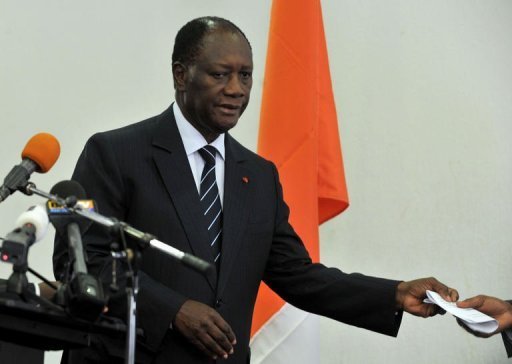La Cote d'Ivoire est dans la tourmente depuis la presidentielle du 28 novembre : M. Ouattara a ete designe vainqueur par la Commission electorale independante (CEI) avec 54,1% des suffrages, mais le Conseil constitutionnel, acquis a M. Gbagbo, a invalide ces resultats et proclame le sortant president avec 51,45%.