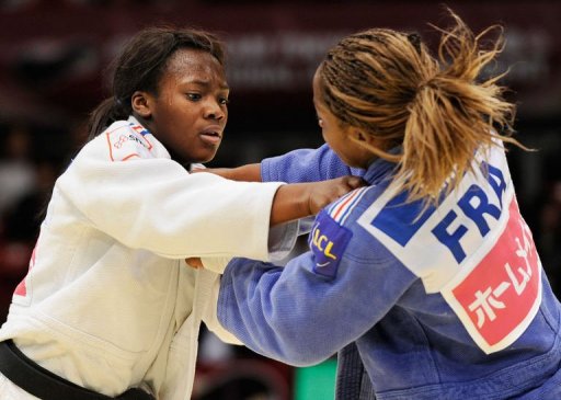 La Francaise Clarisse Agbegnenou, victorieuse de sa compatriote Gevrise Emane en finale des moins de 63 kg, a empeche la mainmise totale des Japonais sur le Tournoi de judo de Tokyo, dispute samedi et dimanche.