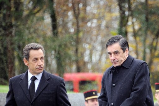 La cote de satisfaction de Nicolas Sarkozy a gagne un point en decembre a 33%, et celle de Francois Fillon 3 points a 45%, selon le barometre Metro-Krief Group realise par OpinionWay a paraitre lundi dans Metro.