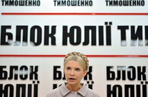 L'ex-Premier ministre ukrainienne Ioulia Timochenko a ete assignee a residence dans le cadre d'une enquete pour abus de pouvoir, a annonce mercredi le parquet general, cite par l'agence Interfax-Ukraine.