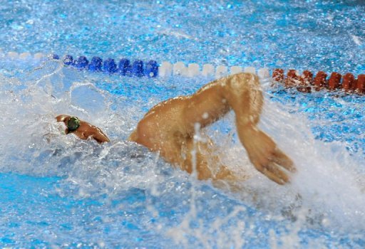 Le Francais Fabien Gilot a pris la main sur la distance reine, le 100 m nage libre, en signant le meilleur temps en series (46.62), devant son compatriote et champion olympique, Alain Bernard, et du monde bresilien, Cesar Cielo, lors des Mondiaux petit bassin, samedi a Dubai.