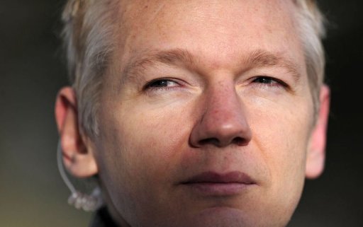 Julian Assange a denonce samedi "une nouvelle forme de maccarthysme financier aux Etats-Unis", apres la suspension par la Bank of America de toutes les transactions destinees a son site WikiLeaks, specialise dans la publication de documents secrets.
