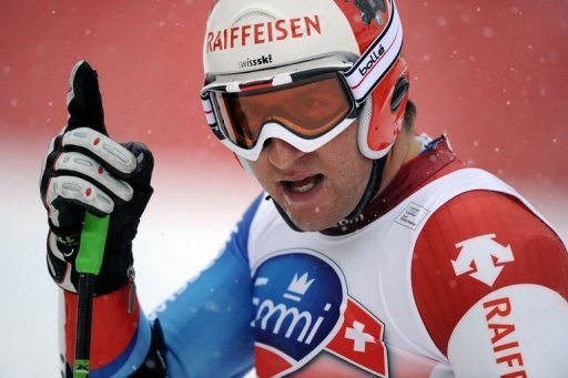Le Suisse Silvan Zurbriggen a remporte samedi la descente de Val Gardena, sa premiere a 29 ans dans la discipline reine du ski alpin, qui a vu Guillermo Fayed prendre la 6e place avec le dossard 49.