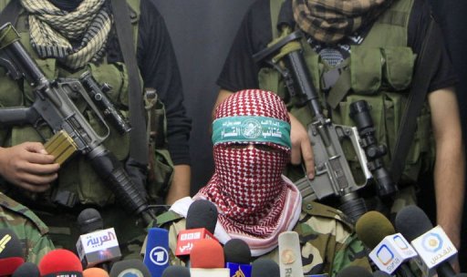 "Il y a une treve effective sur le terrain. Elle est reelle si Israel arrete son agression et met fin a son siege. Mais s'il y a la moindre agression israelienne sur la bande de Gaza, nous repondrons vigoureusement", a declare Abou Obeideh, un porte-parole des Brigades al-Qassam, la branche armee du Hamas.