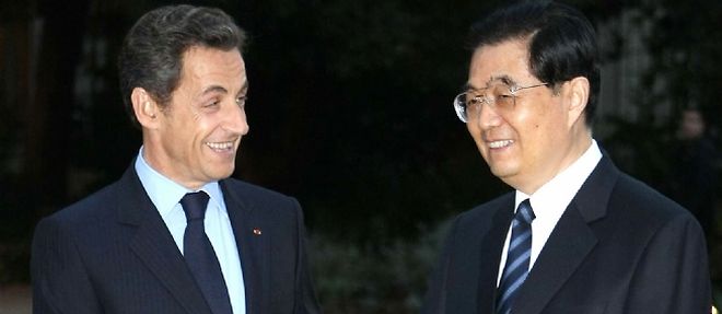 Nicolas Sarkozy pousse pour que l'Europe aille dans le sens de la reprise des ventes d'armes a la Chine