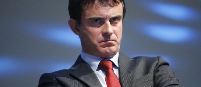 Le depute-maire d'Evry Manuel Valls a provoque une polemique au PS en declarant qu'il fallait "deverrouiller les 35 heures" 