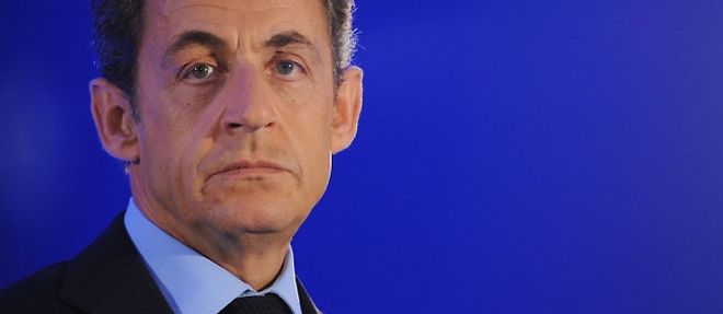 Nicolas Sarkozy a fermement condamne, dimanche, l'assassinat des deux jeunes francais, samedi au Niger