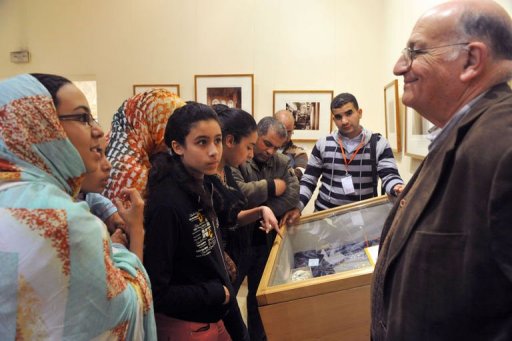 "En verite, je ne savais pas qu'il y avait des juifs d'origine marocaine", s'etonne Sidi Ahmed, un lyceen musulman en visitant le musee du judaisme de Casablanca, le seul de son genre dans le monde arabe.