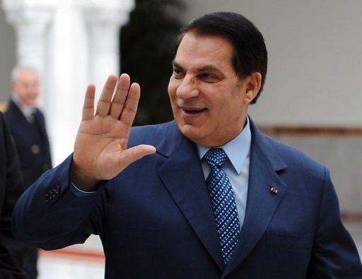 Le ministere tunisien de l'Interieur a annonce dimanche soir la "suspension" des activites du Rassemblement constitutionnel democratique (RCD), le parti au pouvoir sous le president Ben Ali, en prevision de sa dissolution, dans un communique lu a la television nationale.