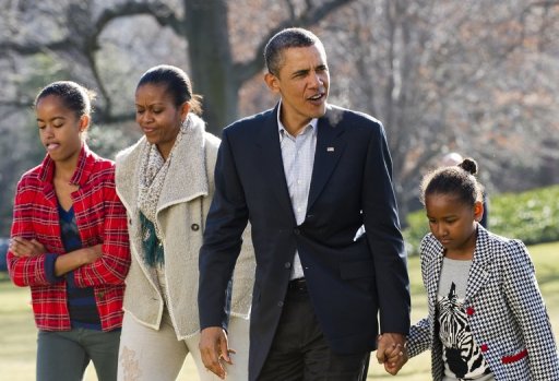 Les filles de Barack et Michelle Obama n'ont pas le droit de s'inscrire sur le site internet de socialisation Facebook, pour des raisons de securite et parce qu'elles sont trop jeunes, a revele mercredi la premiere dame des Etats-Unis.