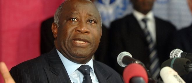 L'ex-president ivoirien Laurent Gbagbo fait face a la strategie d'etouffement d'Alassane Ouattara.