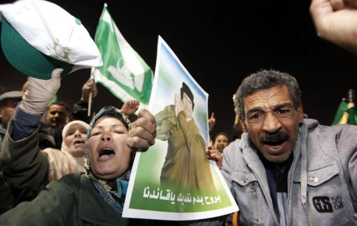 Les comites revolutionnaires, pilier du regime libyen, ont menace vendredi les "groupuscules" manifestant contre Mouammar Kadhafi d'une riposte "foudroyante"