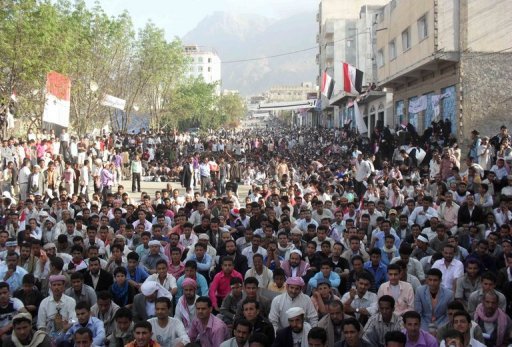 Les revoltes populaires contre les regimes autoritaires se sont etendues a travers le monde arabe vendredi, jour de grande priere, et ont ete durement reprimees au prix de nombreux morts au Yemen, en Libye et a Bahrein.