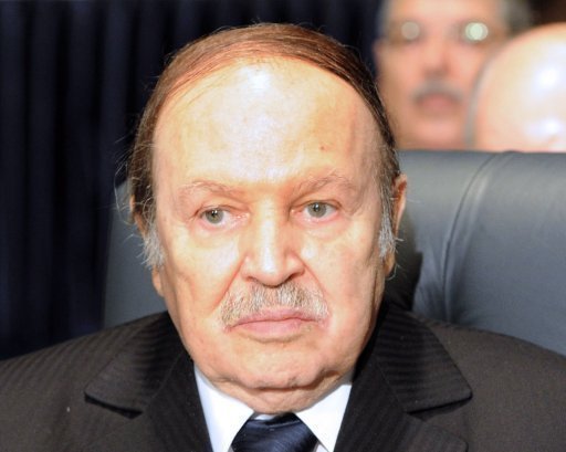 Fodil Boumala, un fondateur de la Coordination, a reitere les mots d'ordre de l'opposition. "Il faut une rupture definitive avec ce regime incarne depuis 1999 par le pouvoir lui-meme compose de forces militaro-civiles, parmi lesquelles le president Abdelaziz Bouteflika", a-t-il declare