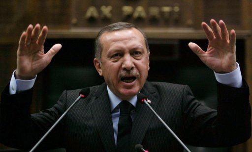 La Turquie est opposee a des sanctions contre le regime libyen, qui risquent de "punir la population", a declare a l'AFP le Premier ministre turc, Recep Tayyip Erdogan, alors que les Etats-Unis et l'UE envisagent de telles mesures face a la violence de la repression.