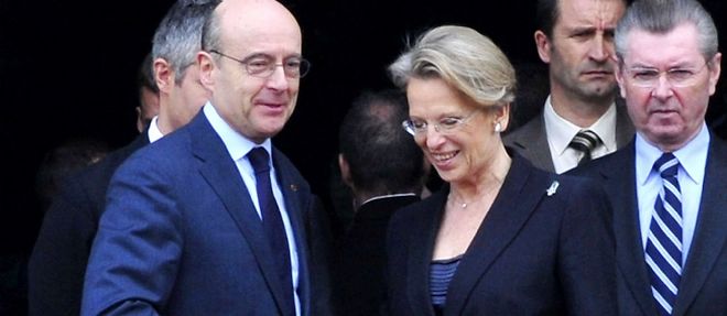 Alain Juppe et Michele Alliot-Marie, mardi au ministere des Affaires etrangeres, a Paris