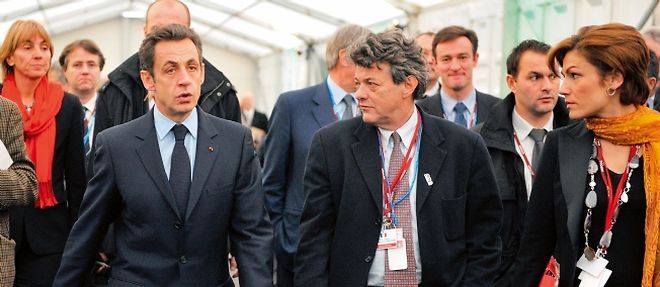 Encense pour son Grenelle de l'environnement en 2009, Jean-Louis Borloo quitte le gouvernement a l'automne 2010.