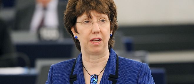 Catherine Ashton a emis les plus grandes reserves sur la faisabilite d'une zone d'exclusion aerienne destinee a empecher Kadhafi de bombarder sa population.