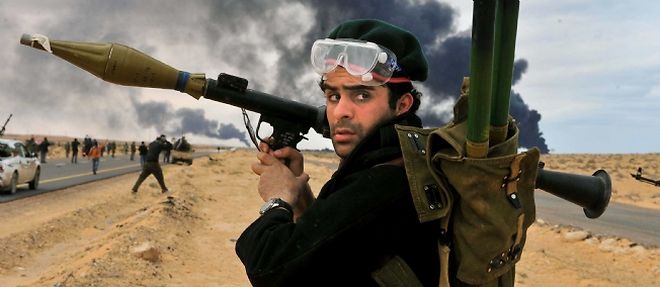 Selon le "Wall Street Journal",les rebelles libyens recevraient des armes venant d'Egypte.