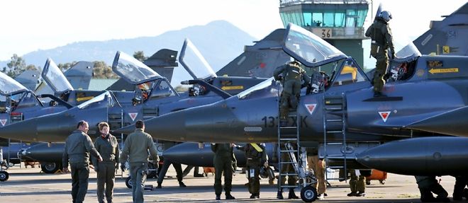 Plusieurs vols francais sont partis de la base militaire de Solenzara, en Corse.