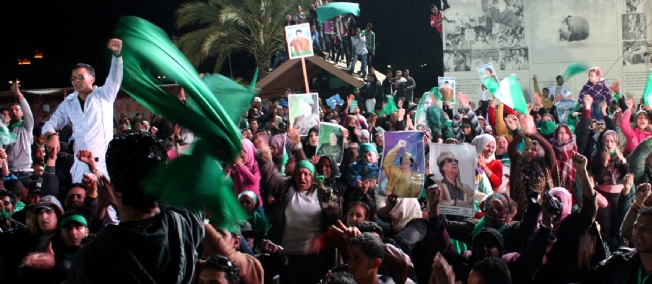 Libye : les forces de Kadhafi font reculer les rebelles
