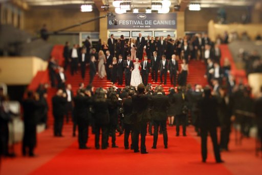 Faye Dunaway en affiche, Robert de Niro au jury, Melanie Laurent aux commandes de la ceremonie: a J -30, le 64eme festival de Cannes se met en position de tir. Ne manque plus que l'essentiel: la selection, qui sera devoilee jeudi.