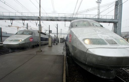 Le trafic des trains a repris normalement samedi a la mi-journee apres le deraillement d'un convoi de marchandises a Labouheyre (Landes) ayant entraine le retard de "trois a quatre heures" de quatre TGV sur les axes Paris-Hendaye-Pau-Tarbes, a indique la SNCF.