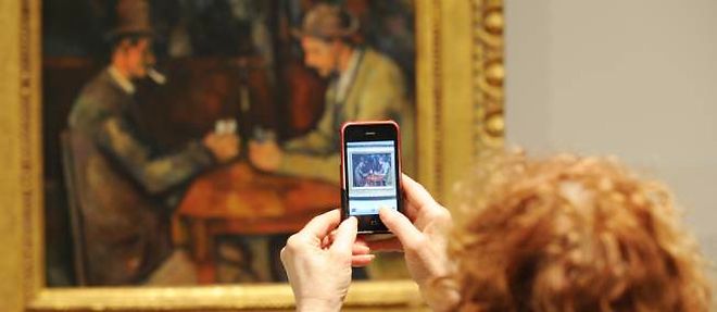 Les prises d'images dans les musees perturbent les visites et peuvent abimer les oeuvres, selon les partisans d'une interdiction totale des appareils photo.