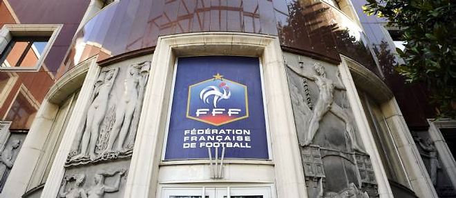 Le football francais fait face a la polemique nee de la revelation par Mediapart de propos tenus par les dirigeants de la FFF sur les joueurs binationaux.