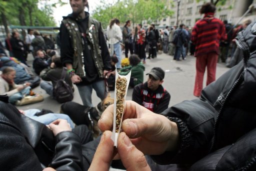 Plusieurs manifestations seront organisees samedi a Paris et dans plusieurs villes francaises a l'occasion de la 10e Marche mondiale du cannabis, pour reclamer la depenalisation de sa consommation, la regulation de sa production et sa prescription dans un cadre therapeutique.