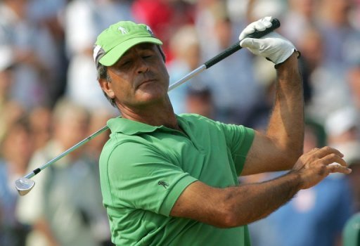 A la fin des annees 1990, Ballesteros, qui s'est vu decerner en 2000 par le Golf Digest le titre de plus grand golfeur europeen de tous les temps, a vu sa carriere connaitre un brutal coup d'arret a cause de douleurs au dos.
