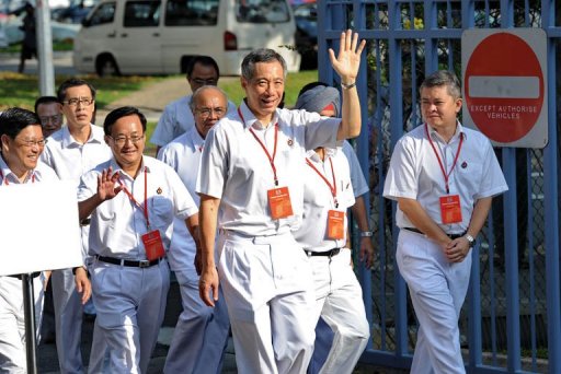 Le parti au pouvoir depuis un demi-siecle a Singapour a remporte sans surprise samedi les elections legislatives, mais l'opposition a progresse en triplant le nombre de ses sieges, selon les resultats officieux.