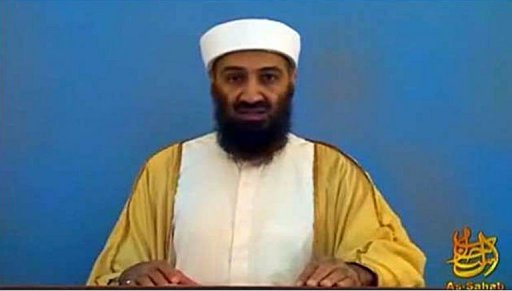 Une autre video, realisee vraisemblablement entre le 9 octobre et le 5 novembre 2010 selon les responsables americains, montre Ben Laden s'adressant a la camera comme lors des messages video qu'il a periodiquement transmis depuis 10 ans.
