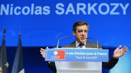La cote de confiance du president Nicolas Sarkozy s'est etablie a 21% (+1%) en avril et celle du Premier ministre Francois Fillon gagne cinq points a 31%, selon le barometre mensuel Harris Interactive publie dans l'edition dominicale du Parisien.