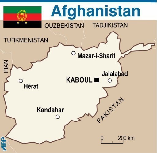 Au moins deux roquettes ont ete tirees sur le batiment dans lequel se trouve le bureau du gouverneur, a declare a l'AFP Zalmay Ayubi, porte-parole des autorites de la province de Kandahar.