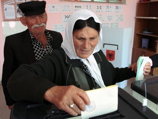 Les Albanais ont vote dimanche aux elections municipales, marquees par quelques incidents et des cas apparents d'intimidation des electeurs, le scrutin ayant ete observe de pres par la communaute internationale.