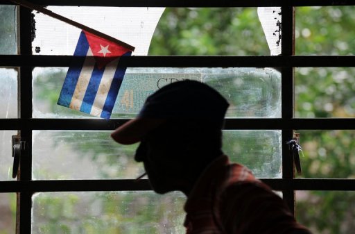 La dissidence cubaine a affirme que le dissident Juan Wilfredo Soto etait mort dimanche a Santa Clara (centre de Cuba), trois jours apres avoir ete arrete et frappe par la police, version dementie par les autorites.