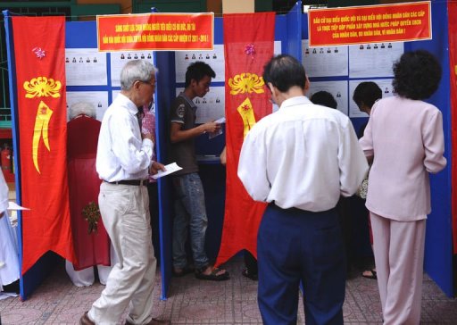 Les Vietnamiens elisaient leurs deputes dimanche, dans un scrutin minutieusement controle par le Parti communiste (PCV) au pouvoir qu'il decrit comme "un grand evenement politique" mais qui ne declenchait guere d'enthousiasme.
