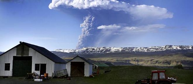Le volcan islandais Grimsvoetn est entre en eruption samedi.