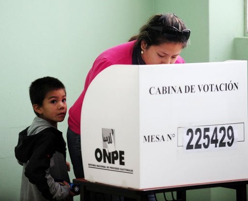 P&eacute;rou: le candidat de gauche Humala vainqueur, selon des sondages sortis des urnes
