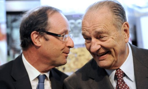 "Je voterai Francois Hollande" : l'ancien president de la Republique Jacques Chirac plaisantait sans doute, samedi au musee de Sarran (Correze), mais a confirme une certaine affection pour le president PS du conseil general, auquel il trouve deja des qualites "d'homme d'Etat" dans ses memoires.