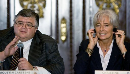 Le gouverneur de la Banque d'Israel, Stanley Fischer, s'est joint samedi a la bagarre pour le poste de directeur general du Fonds monetaire international (FMI), ajoutant une incertitude a un processus qui semblait devoir deboucher sur la designation de la Francaise Christine Lagarde.